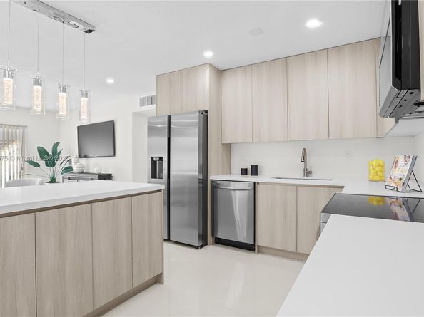 1430 N 65th Ave, Hollywood FL 33024