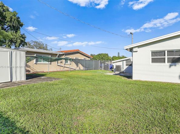 1430 N 65th Ave, Hollywood FL 33024