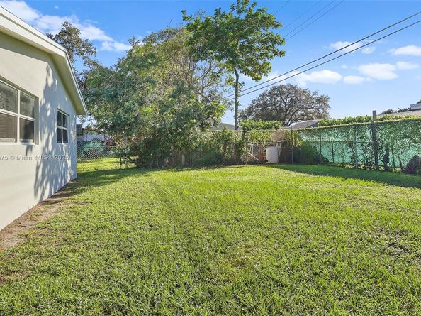 1430 N 65th Ave, Hollywood FL 33024