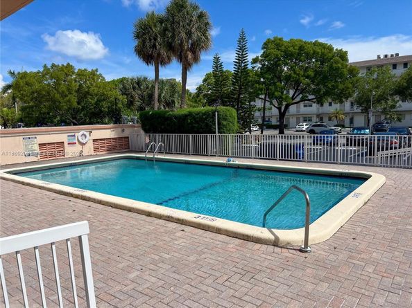 2200 E Hallandale Beach Blvd 603, Hallandale Beach FL 33009
