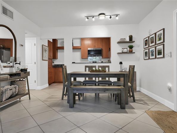 7963 SW 104th St 110A, Miami FL 33156