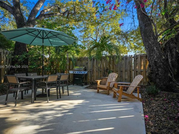 7963 SW 104th St 110A, Miami FL 33156