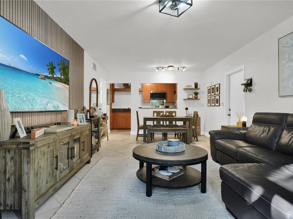 7963 SW 104th St 110A, Miami FL 33156