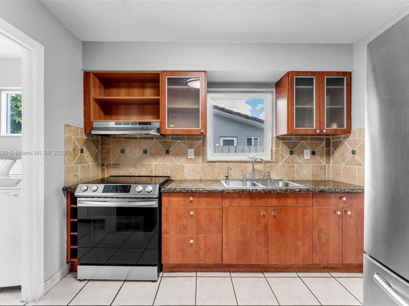 10121 SW 4th St, Miami FL 33174