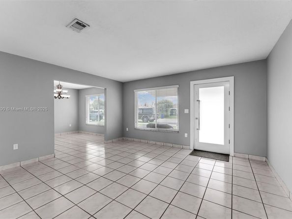 10121 SW 4th St, Miami FL 33174