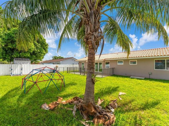10121 SW 4th St, Miami FL 33174