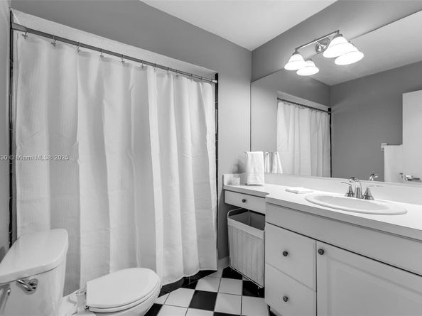 10121 SW 4th St, Miami FL 33174