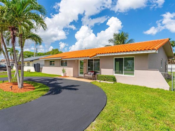 10121 SW 4th St, Miami FL 33174