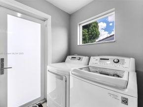 10121 SW 4th St, Miami FL 33174