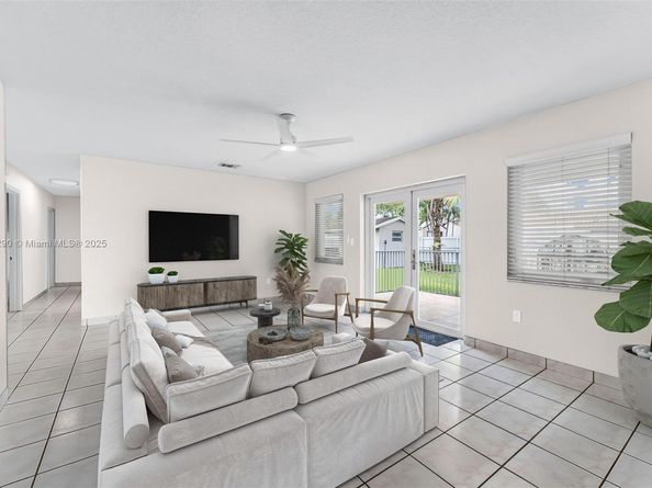 10121 SW 4th St, Miami FL 33174