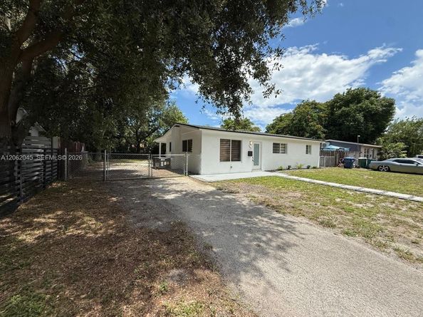 1251 NE 208th Ter, Miami FL 33179