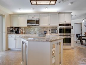 610 Lake Dasha Cir, Plantation FL 33324