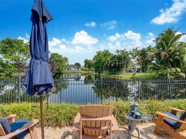 610 Lake Dasha Cir, Plantation FL 33324