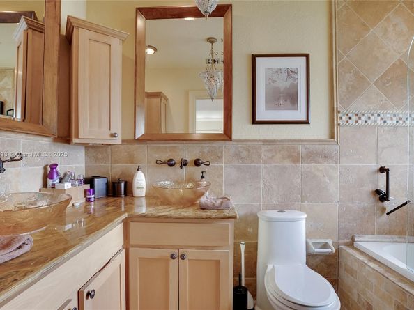 610 Lake Dasha Cir, Plantation FL 33324