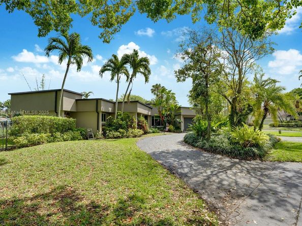 610 Lake Dasha Cir, Plantation FL 33324