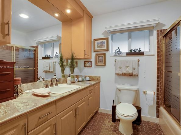 610 Lake Dasha Cir, Plantation FL 33324