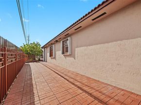 3203 W 70th Ter, Hialeah FL 33018