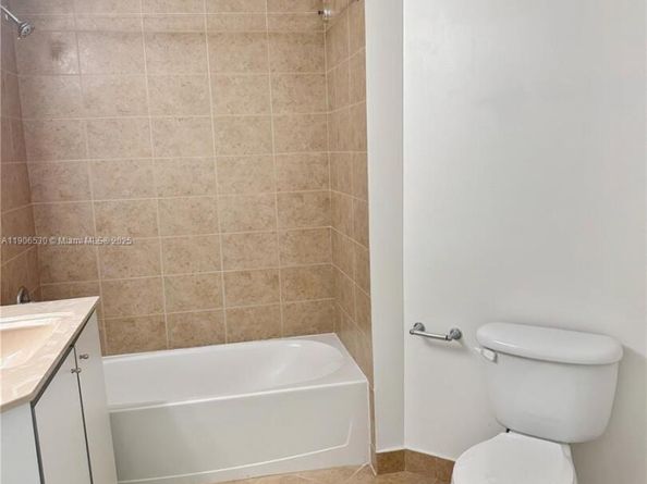 9055 SW 73rd Ct 907, Miami FL 33156