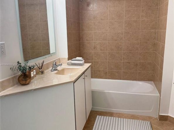 9055 SW 73rd Ct 907, Miami FL 33156