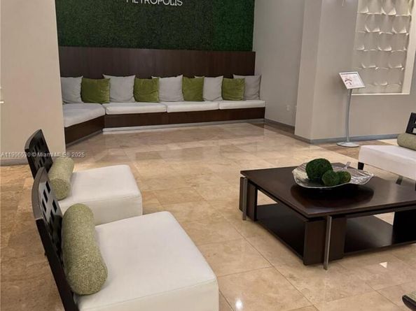 9055 SW 73rd Ct 907, Miami FL 33156