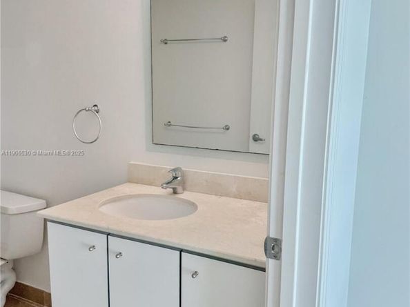 9055 SW 73rd Ct 907, Miami FL 33156