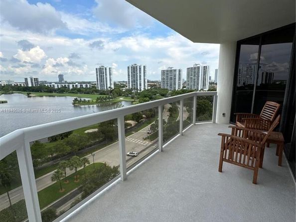 20185 E Country Club Dr 1105, Aventura FL 33180