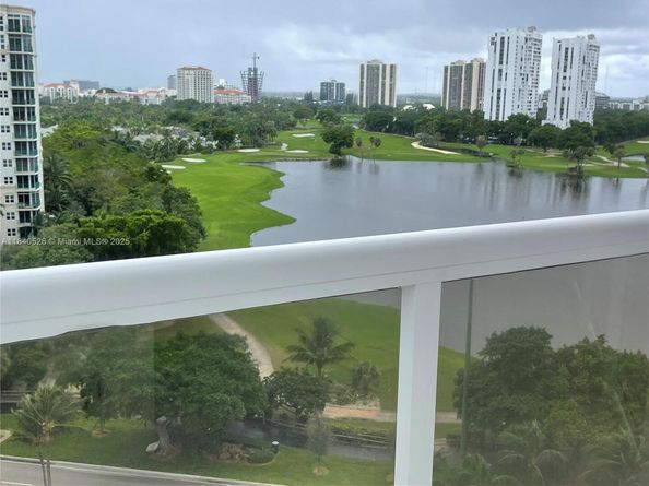 20185 E Country Club Dr 1105, Aventura FL 33180
