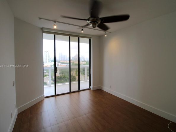 20185 E Country Club Dr 1105, Aventura FL 33180