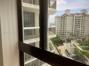 20185 E Country Club Dr 1105, Aventura FL 33180