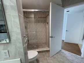 20185 E Country Club Dr 1105, Aventura FL 33180