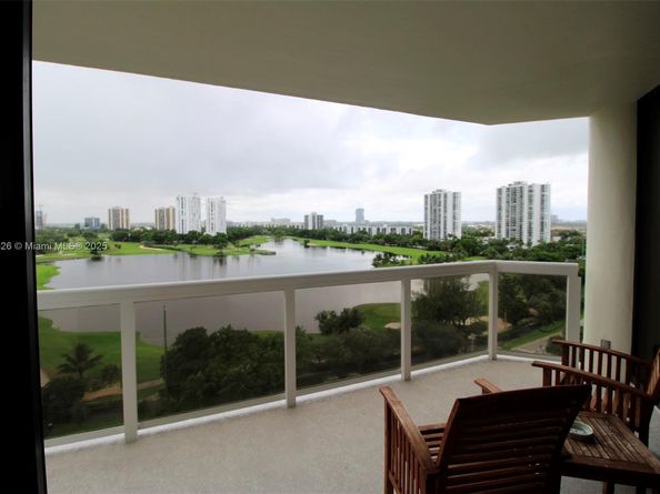 20185 E Country Club Dr 1105, Aventura FL 33180