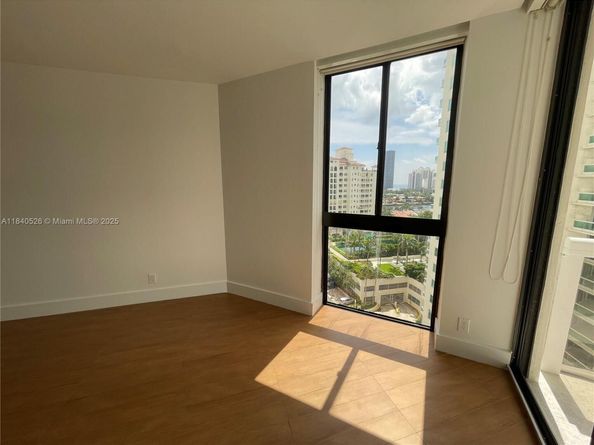 20185 E Country Club Dr 1105, Aventura FL 33180
