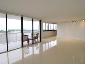 20185 E Country Club Dr 1105, Aventura FL 33180