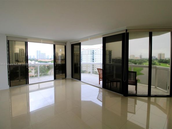 20185 E Country Club Dr 1105, Aventura FL 33180