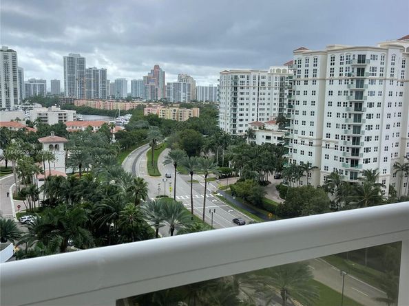 20185 E Country Club Dr 1105, Aventura FL 33180