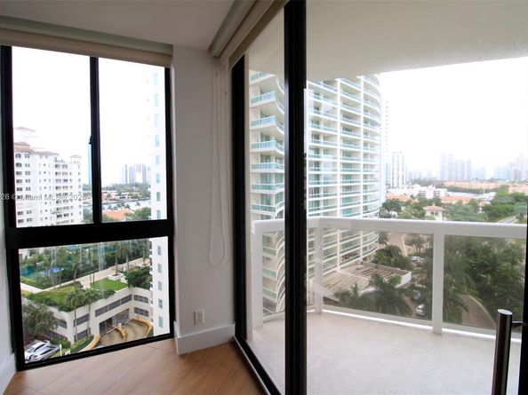 20185 E Country Club Dr 1105, Aventura FL 33180