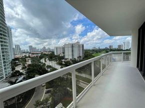 20185 E Country Club Dr 1105, Aventura FL 33180