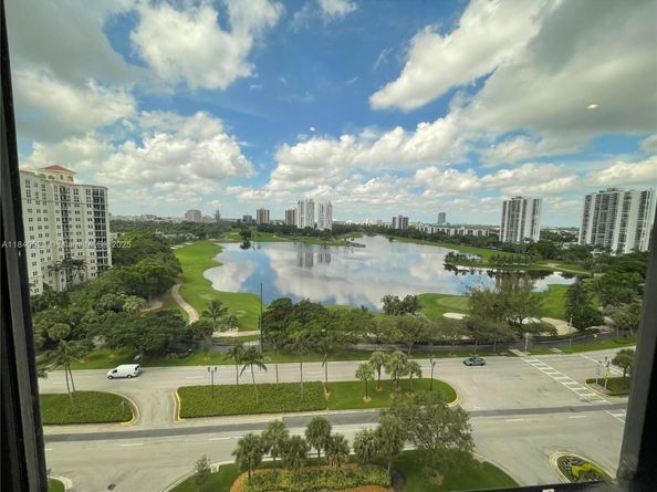20185 E Country Club Dr 1105, Aventura FL 33180