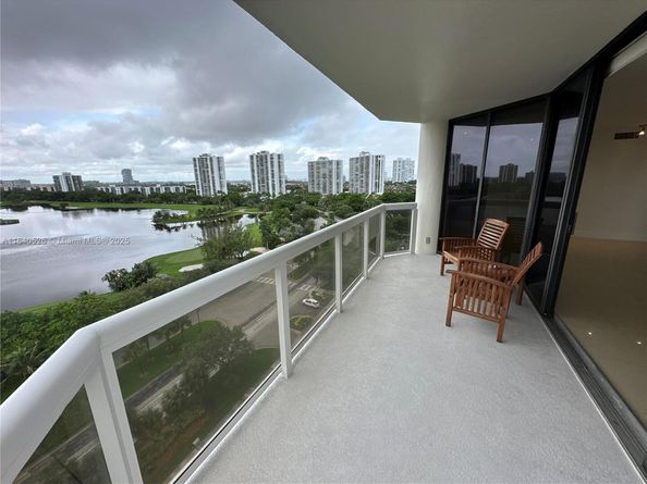 20185 E Country Club Dr 1105, Aventura FL 33180