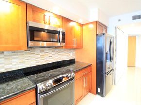 20185 E Country Club Dr 1105, Aventura FL 33180