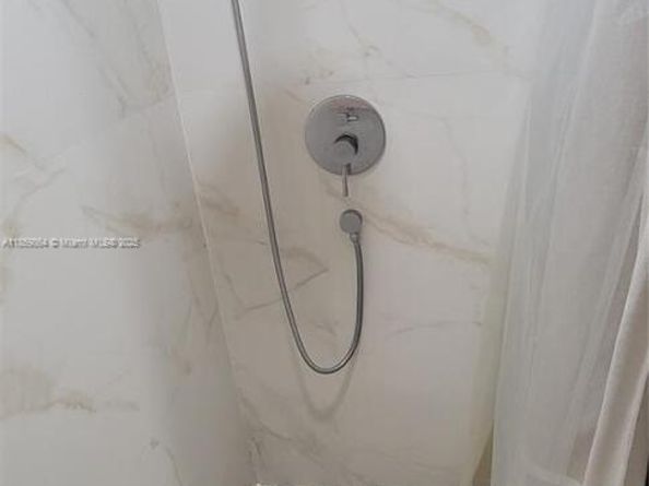 1265 Marseille Dr 31, Miami Beach FL 33141