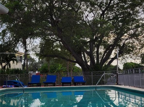 1265 Marseille Dr 31, Miami Beach FL 33141