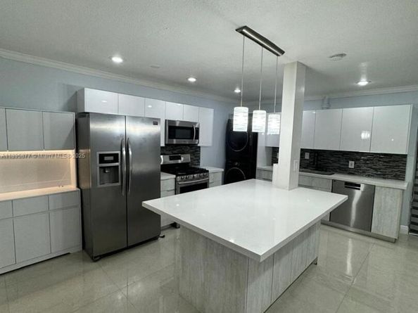 6812 Brookline Dr 6812, Hialeah FL 33015