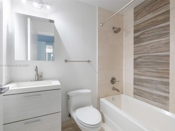 60 SW 13th St 2413, Miami FL 33130