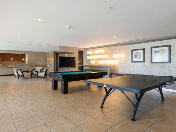 60 SW 13th St 2413, Miami FL 33130