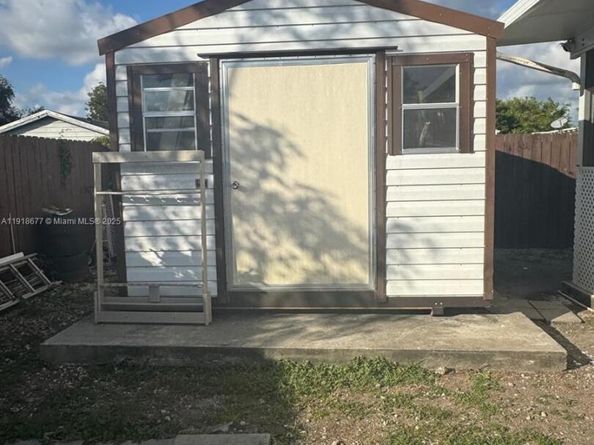 716 SW 11th Ave, Homestead FL 33030