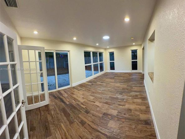 8915 NW 26th Ct, Coral Springs FL 33065