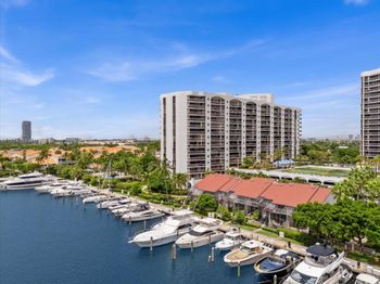 3610 Yacht Club Dr