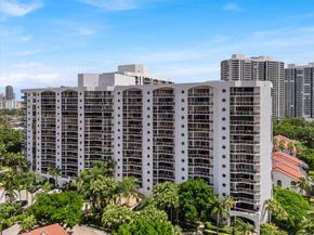 3610 Yacht Club Dr 805, Aventura FL 33180