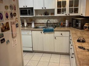 19358 Bobolink Dr, Hialeah FL 33015